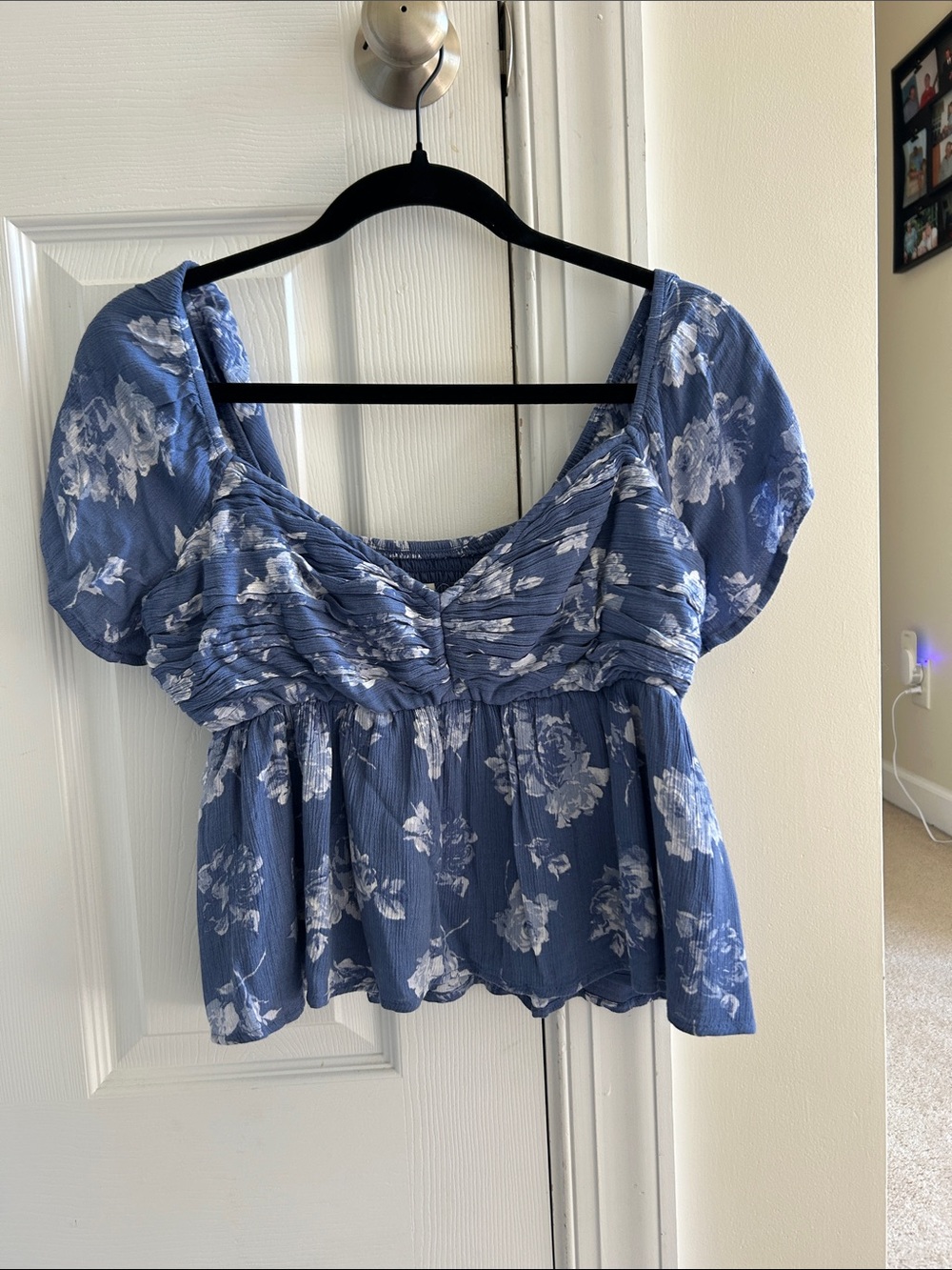 Hollister Blue Floral Cropped Puff Sleeve Top